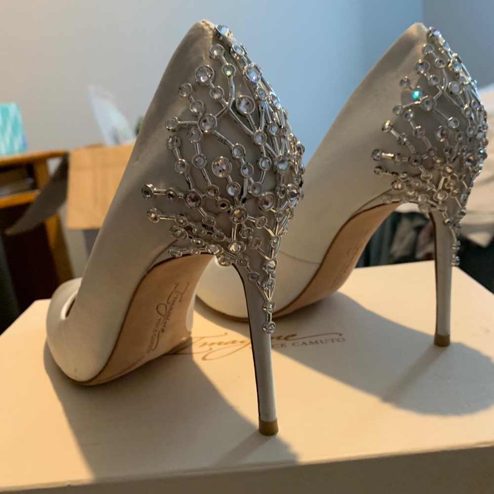 Vince Comuto satin heels